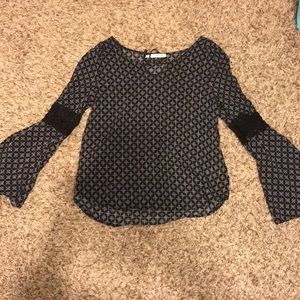 Black and white bell sleeved maurices top.